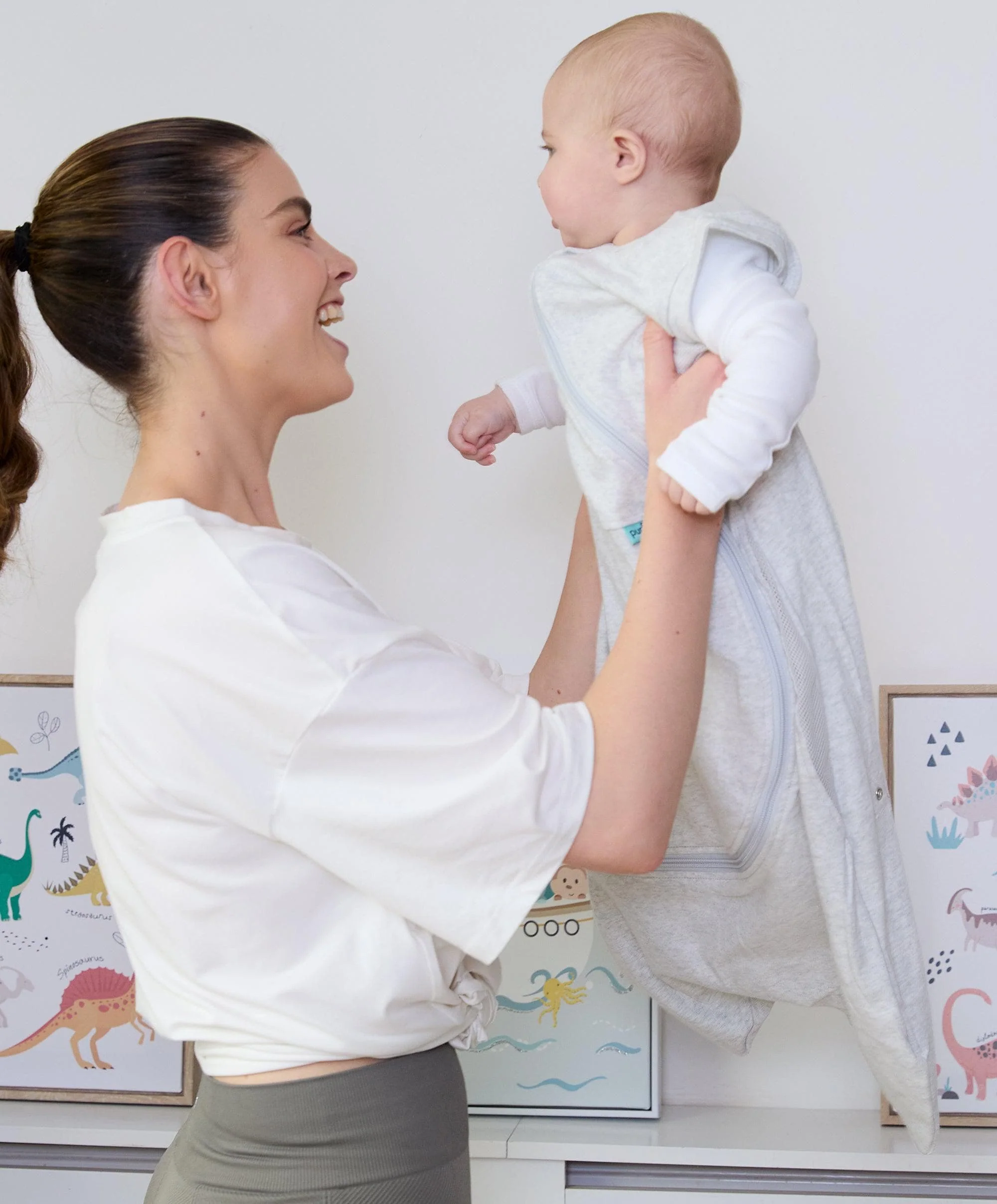 Purflo Cuddle to Sleep Bag 3-12 Months (0.5 Tog) - Minimal Grey - Image 4